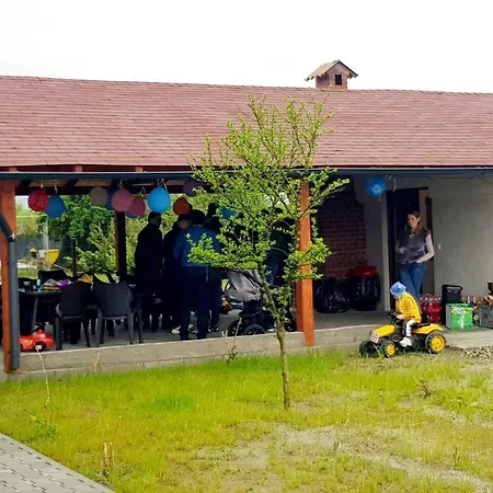 Homestay Vila Karina *